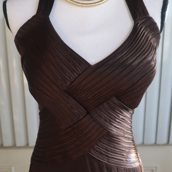 Beautiful brown gown - Picture 3 of 5